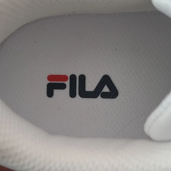 Fila Classic White Sneakers - Picture 2 of 6